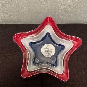 # 0628+ Star-Shaped Red, White, and Blue Bowl Set